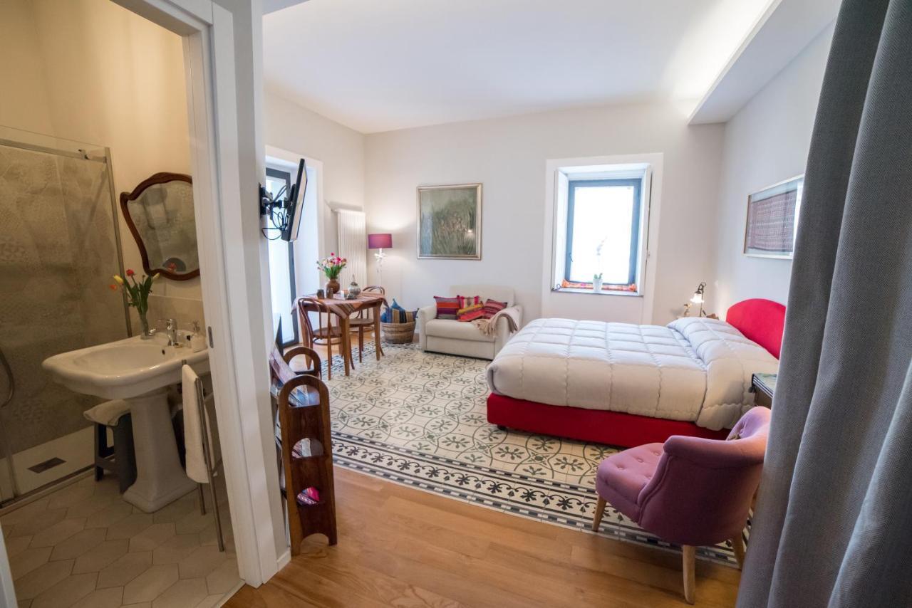 Le Rondini Della Pietrasanta Apartment เนเปิลส์ ภายนอก รูปภาพ