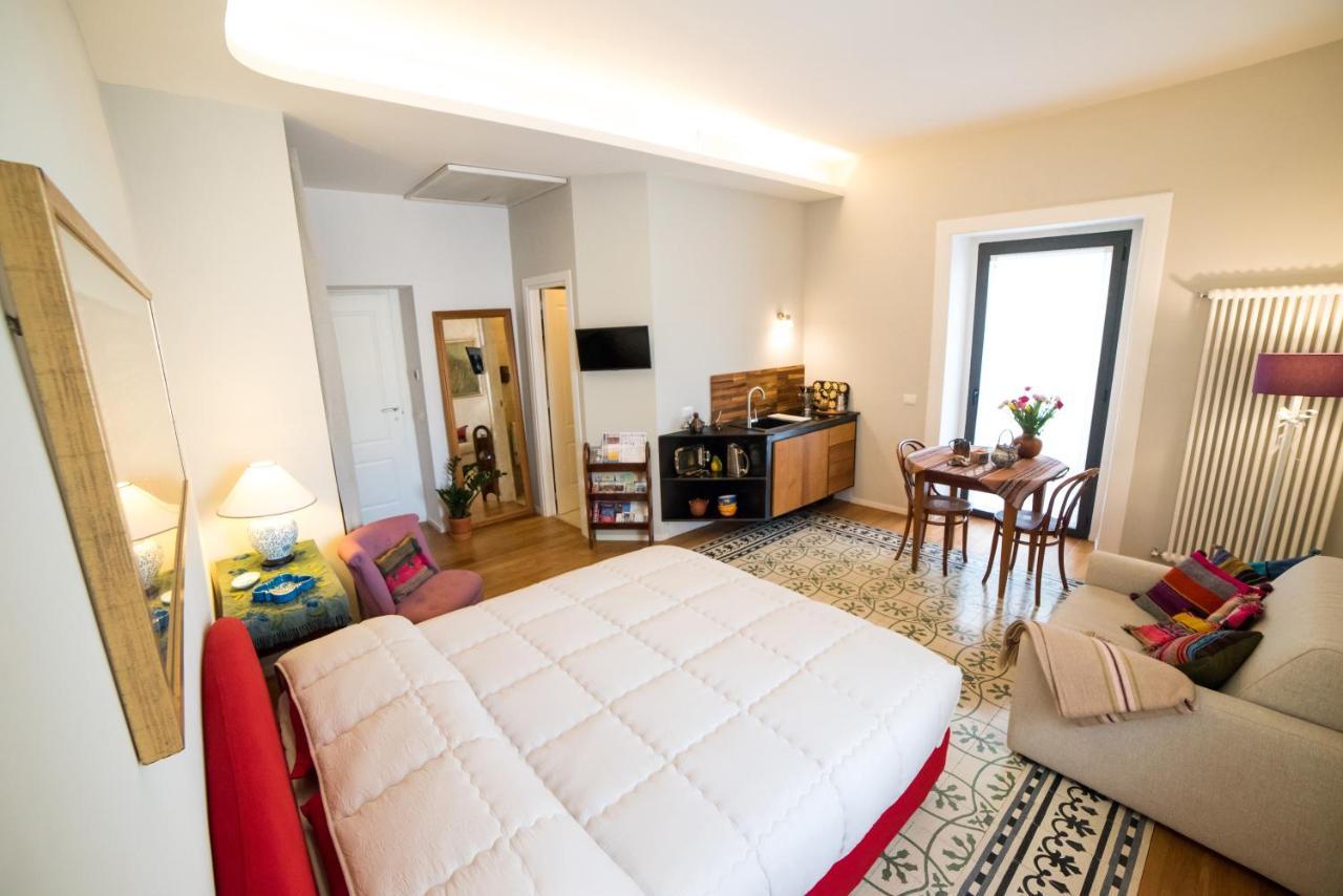Le Rondini Della Pietrasanta Apartment เนเปิลส์ ภายนอก รูปภาพ
